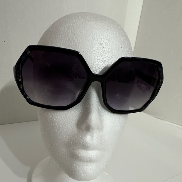 Betsey Johnson Oversized Black Sunglasses with Gradient Lenses Vintage Y2K main image 8